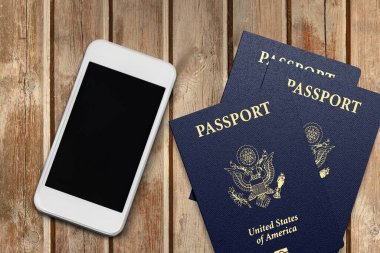 Pasaport ve dijital aşı sertifikası için boş ekranı olan akıllı telefon.
