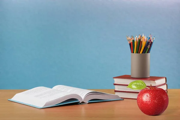 Ufficio Scuola Organizzati Cancelleria Quaderni Matite Forbici Libri — Foto Stock