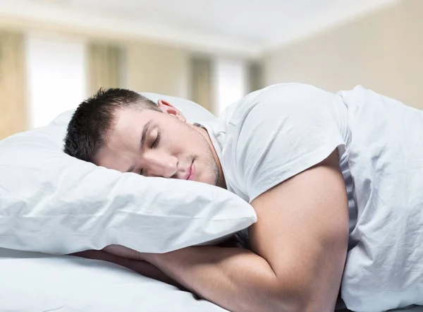 Mujer Joven Pijama Durmiendo Colchón Suave —  Fotos de Stock