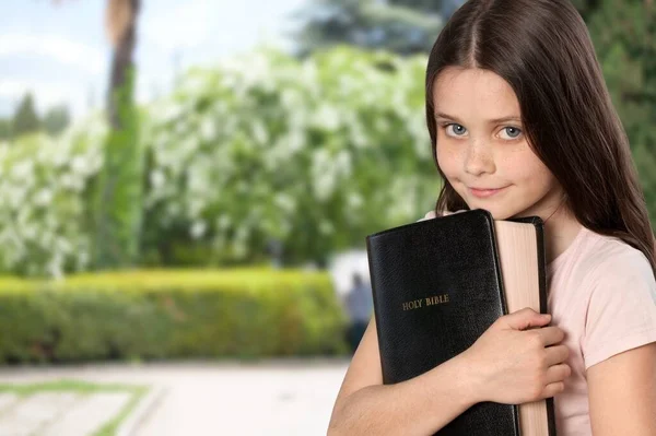 Menina Criança Inteligente Nerd Segurando Bíblia Para Estudo Igreja — Fotografia de Stock