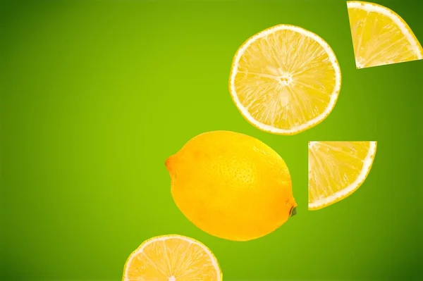 新鮮なレモン柑橘類の果実で作られた創造的なレイアウト — ストック写真
