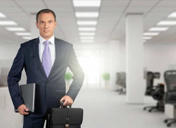 Foto Homem Feliz Legal Inteligente Segurar Computador Portátil — Fotografia de Stock