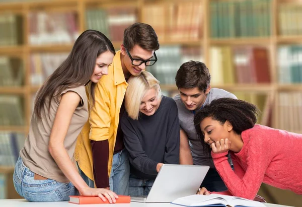 Giovani Felici Team Seduta Studenti Startup Business Internazionali Che Lavorano — Foto Stock