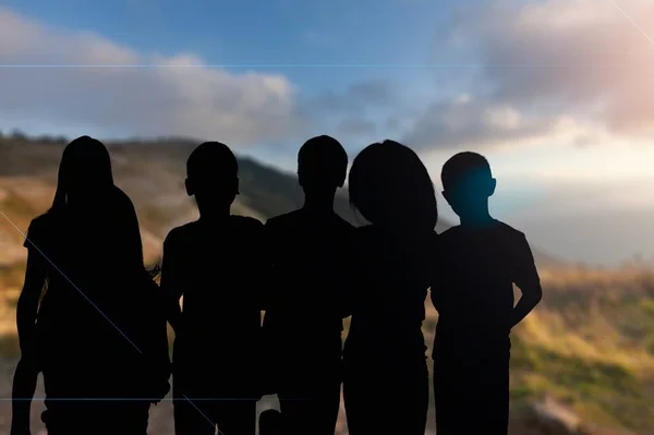 Silueta Vista Trasera Grupo Niños Refugiados Jugando Puesta Del Sol —  Fotos de Stock