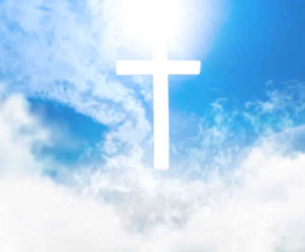 Cruz Cristã Aparece Brilhante Fundo Céu Nuvens — Fotografia de Stock