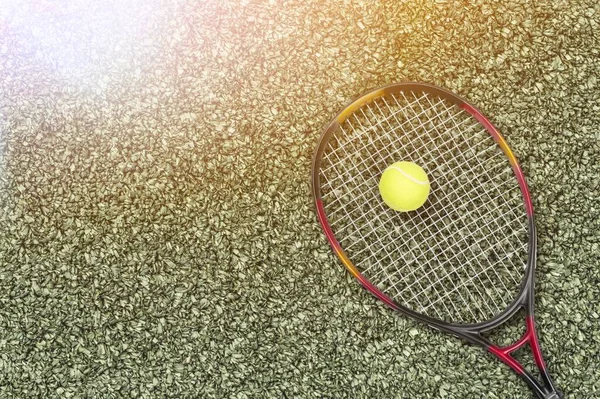 Tenis Racket Yellow Ball Green Court Sunset — Stock Photo, Image
