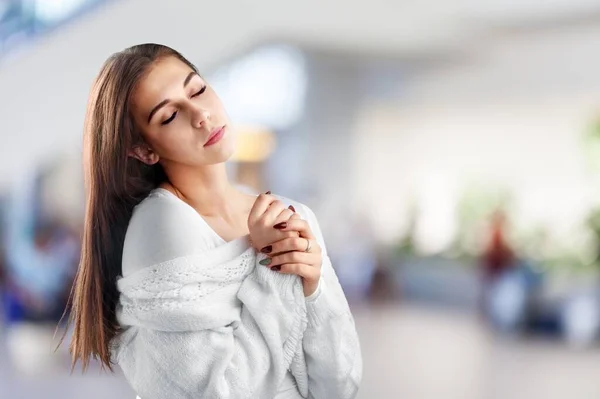 Schoonheid Een Jonge Vrouw Ontspannen Achtergrond — Stockfoto