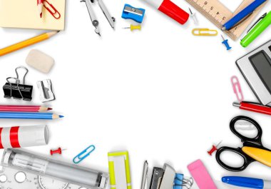 Okula geri dön. Metin için yeri olan okul malzemelerinin çerçevesi.