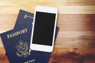 Pasaport ve dijital aşı sertifikası için boş ekranı olan akıllı telefon.