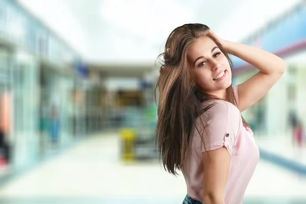 Retrato Horizontal Mulher Feliz Tem Expressão Alegre Vestida Com Camisa — Fotografia de Stock