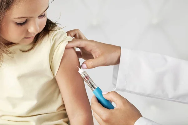 Giovane Paziente Visita Medico Abile Ospedale Vaccinazione Vaccinazione Covid Coronavirus — Foto Stock