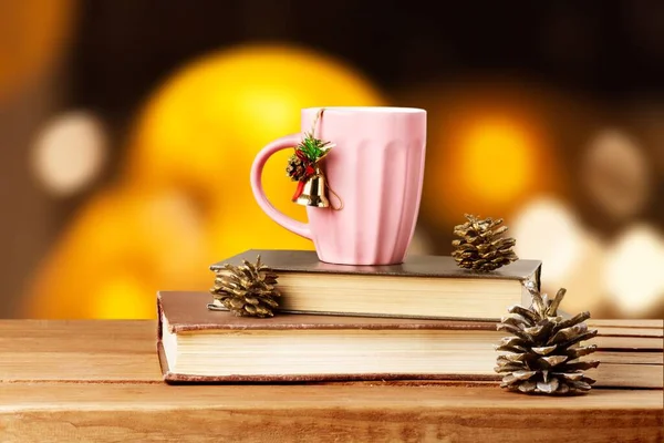 Weihnachten Teetasse Auf Bücher — Stockfoto