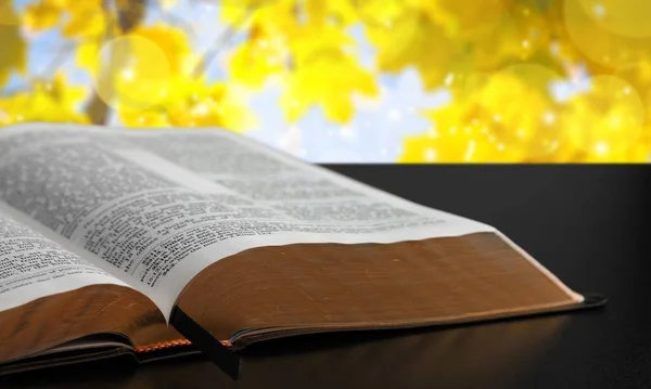 Bible Book Wooden Table — Stock Photo, Image