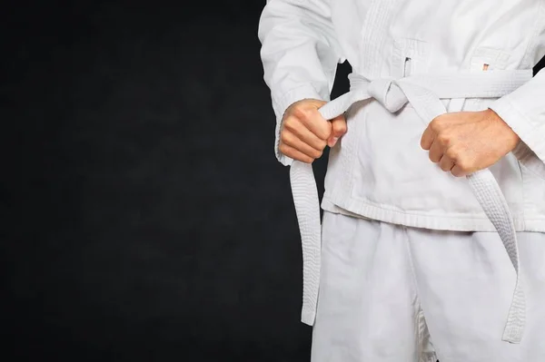 Hombre Con Camisa Kimono Cinturón Con Camisetas Blancas Sobre Fondo —  Fotos de Stock