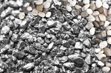 Çakıl taşlarıyla soyut bir arkaplan. Plaj konseptinde tatil tatili.