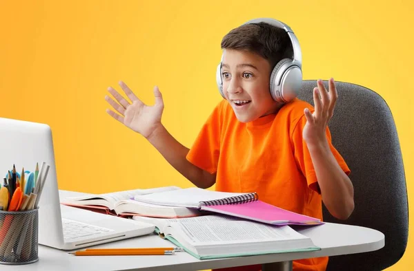 Vuelta Escuela Feliz Pupilo Escritorio Niño Haciendo Tarea —  Fotos de Stock