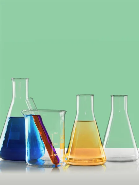 Biológiai Kísérlet Bemutatása Vízzel Biológiai Kémcsövekben Kozmetikai Termékek Gyártása — Stock Fotó