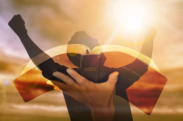 Hombre Mirando Dios Para Esperanza Espiritual Símbolo Religioso Biblia —  Fotos de Stock