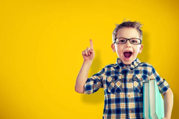 Alegre Niño Feliz Sonriendo Mirando Cámara — Foto de Stock