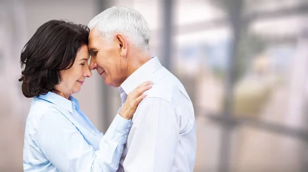 Allegro Ridere Divertente Coppia Anziano Uomo Donna Abbraccio — Foto Stock