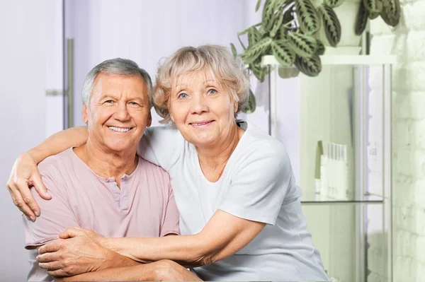 Happy Senior Woman Man Couple Hugging — Stock Photo, Image