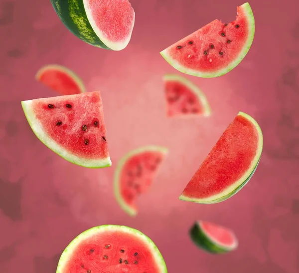 Verse Rijpe Plakjes Watermeloen Een Roze Achtergrond Zomerconcept — Stockfoto