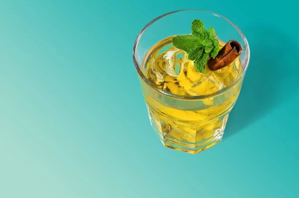 Glass Lemon Juice Mint Cinnamon Blue Background — Stock Photo, Image