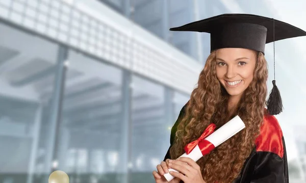 Sorrindo Estudante Programa Intercâmbio Boné Graduação Preto Vestido Segurando Diploma — Fotografia de Stock
