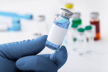 Eldivende sıvı biyolojik örnek, virüs ya da grip aşısı var..