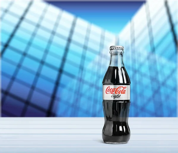Coca Cola Bottiglia Luce Sfondo Primo Piano — Foto Stock