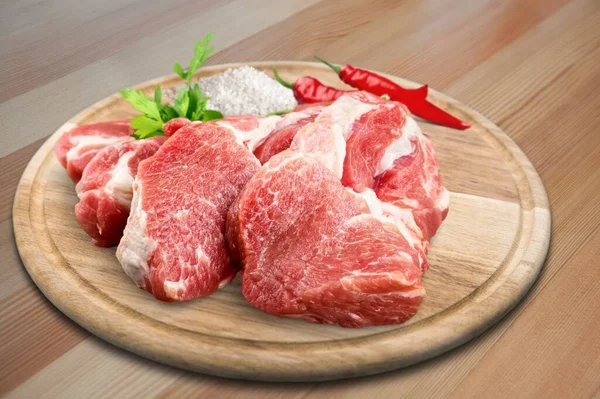 Rohes Frisches Fleisch Zum Verzehr Auf Einem Hölzernen Hintergrund — Stockfoto