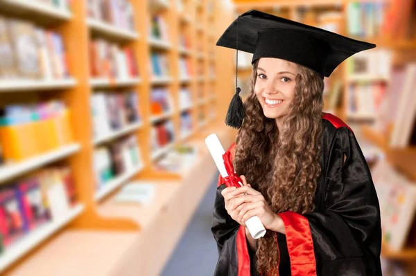 Estudiante Del Programa Intercambio Sonriente Con Gorra Graduación Negra Vestido —  Fotos de Stock