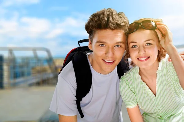 Een Prachtig Toeristisch Koppel Een Tropisch Strand Geniet Van Het — Stockfoto