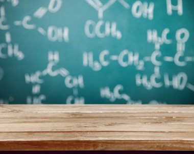 Sınıf. Okul kitapları üstünde okul sırası, eğitim kavramı