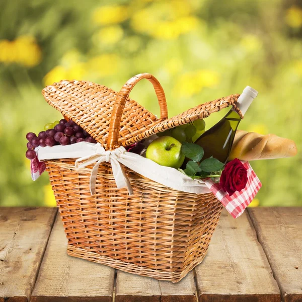 Piknik sepeti. Romantik piknik