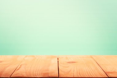 Hafta. Blackboard mutlu ifade ile Pazartesi yanında fincan kahve ve kurabiye