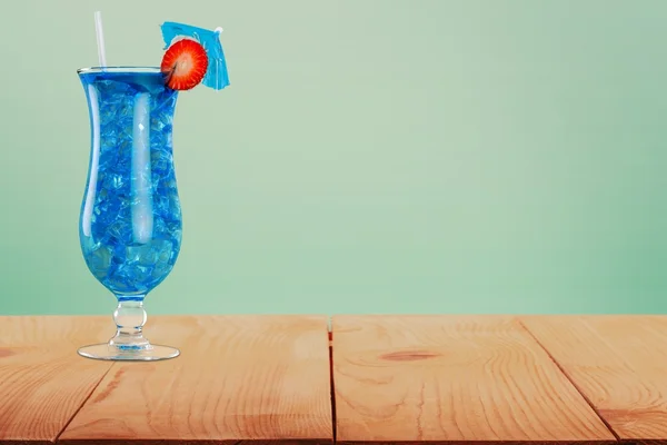 Cocktail. Conjunto de coquetéis soft e long-drinks ind frente de fundo branco — Fotografia de Stock