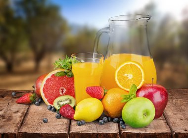 Kahvaltı. Portakal suyu ve taze kruvasan kahvaltı