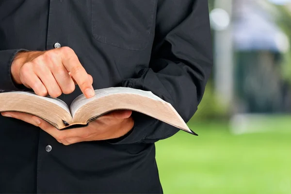 Bíblia, sacerdote, pregador . — Fotografia de Stock