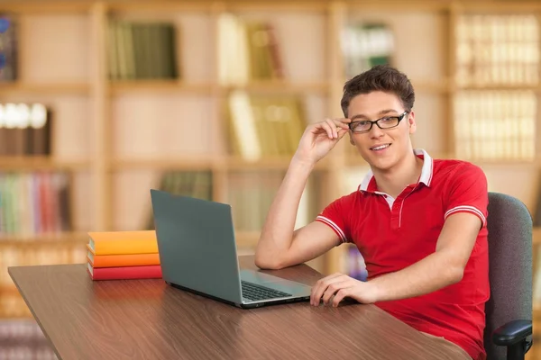 Studentin, studentin, computer. — Stockfoto