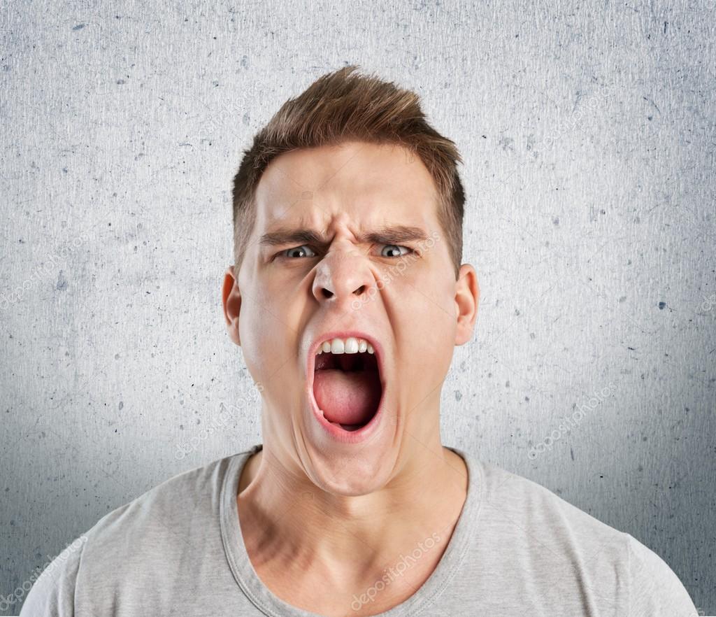 Человек с рупором. Кричащая девушка. Как называется когда человек кричит. Орущий человек. Крик человека.
