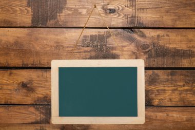 Tahta, ahşap, asılı.