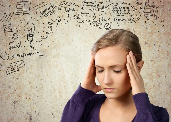 Emotionaler Stress, Frauen, Kopfschmerzen. — Stockfoto