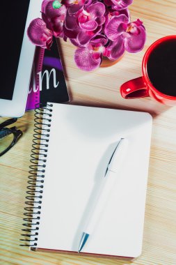 Resepsiyon, moda, eğitim.