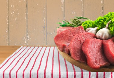 Tahta, masa örtüsü, bez.