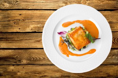 Somon, ıspanak, gurme.