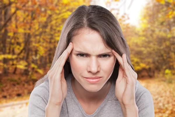 Huvudvärk, kvinnor, emotionell Stress. — Stockfoto