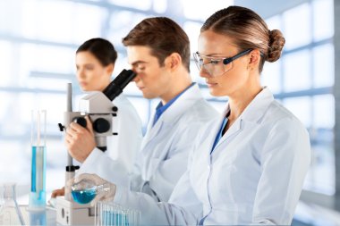 Laboratuvar, bilim adamı, araştırma.