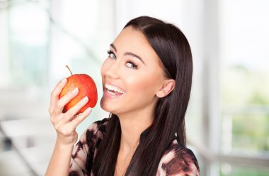 İnsan dişleri, gülümseyen, elma.