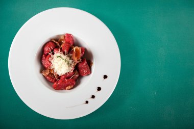 Sığır eti, domuz eti, plaka.